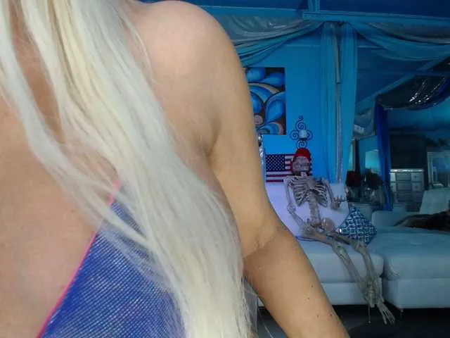 Live sex webcam photo for adrianna_fox #291980704