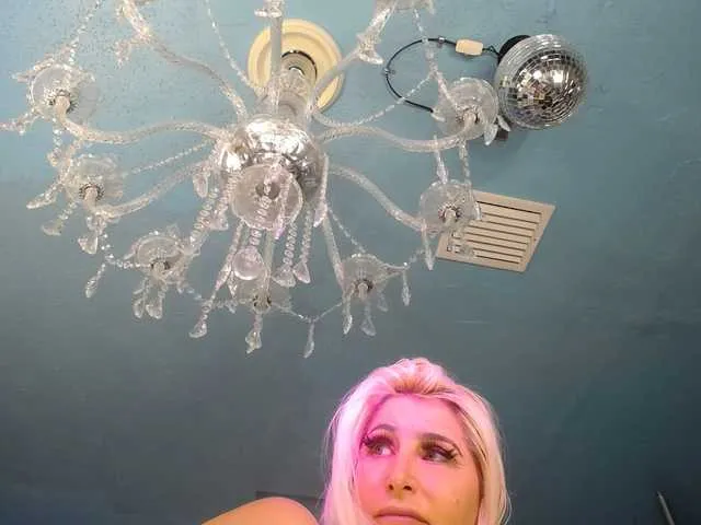 Live sex webcam photo for adrianna_fox #292106595