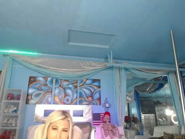 Live sex webcam photo for adrianna_fox #292194106