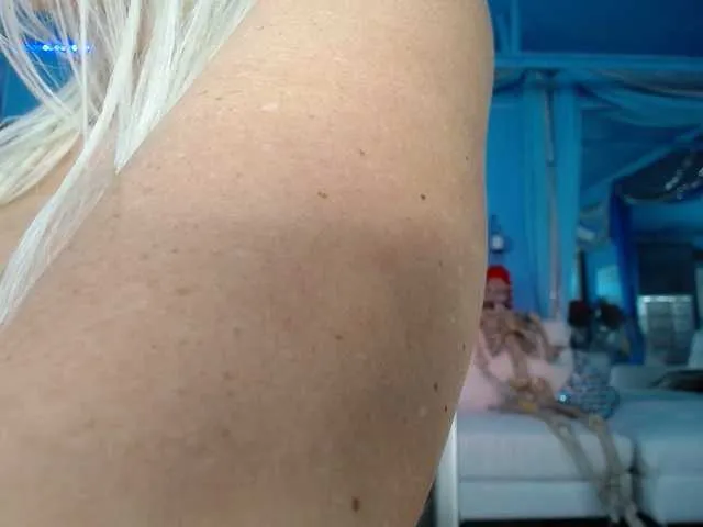 Live sex webcam photo for adrianna_fox #292270641