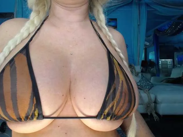 Live sex webcam photo for adrianna_fox #294308972