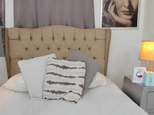 Live sex webcam photo for adrikaa #277794446