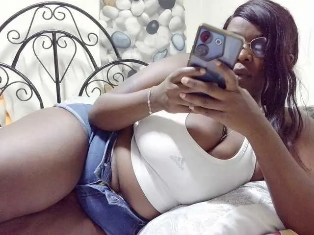 Live sex webcam photo for africangoddess #293335397