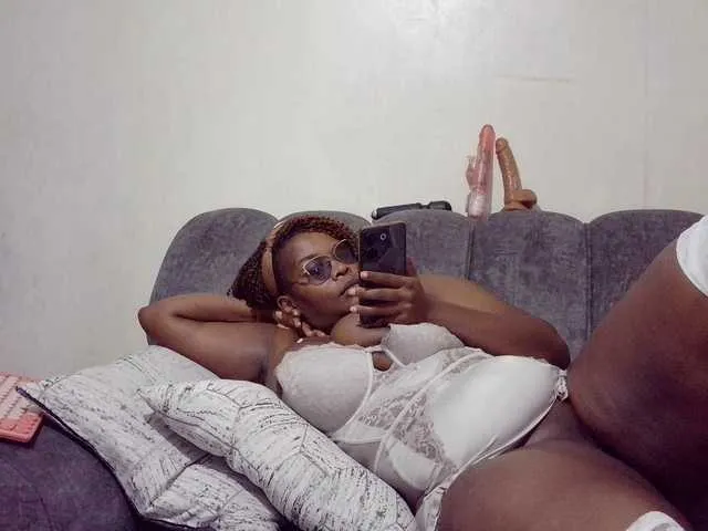 Live sex webcam photo for africangoddess #293655379