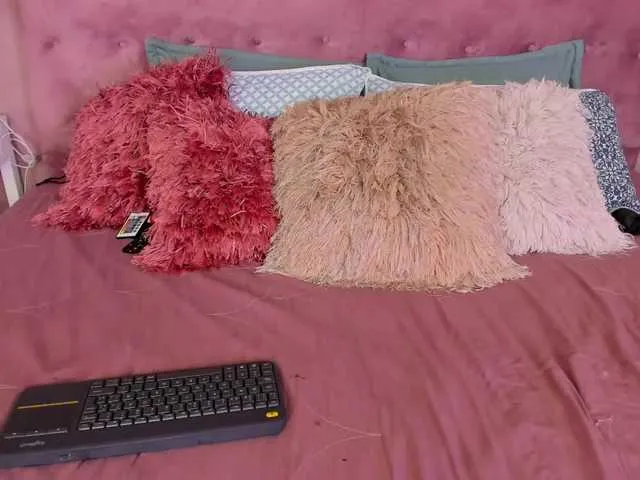 Live sex webcam photo for agathakayle #276620910