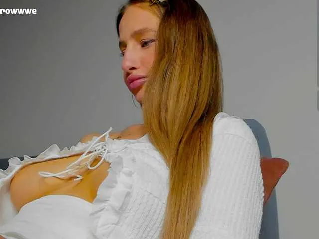 Live sex webcam photo for aimeerowe #291348741