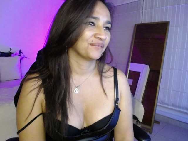 Live sex webcam photo for aisha-collins #276245234