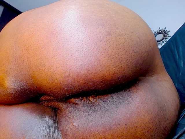 Live sex webcam photo for aisha-ebony #277600228