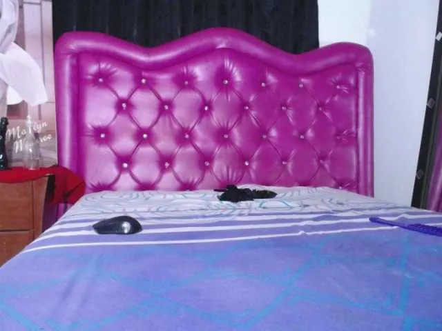 Live sex webcam photo for aisha5 #272695029