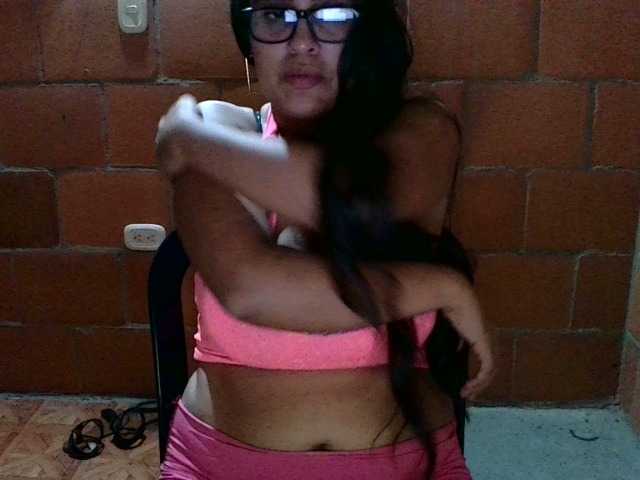 Live sex webcam photo for aisha5 #292218912