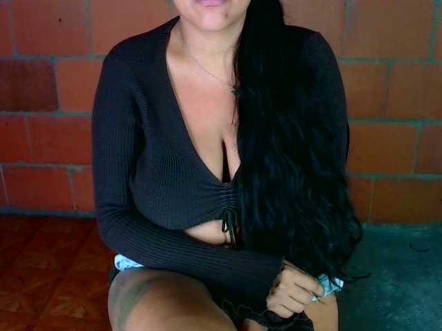 Live sex webcam photo for aisha5 #292239980