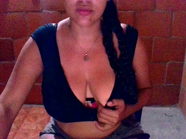 Live sex webcam photo for aisha5 #292251105