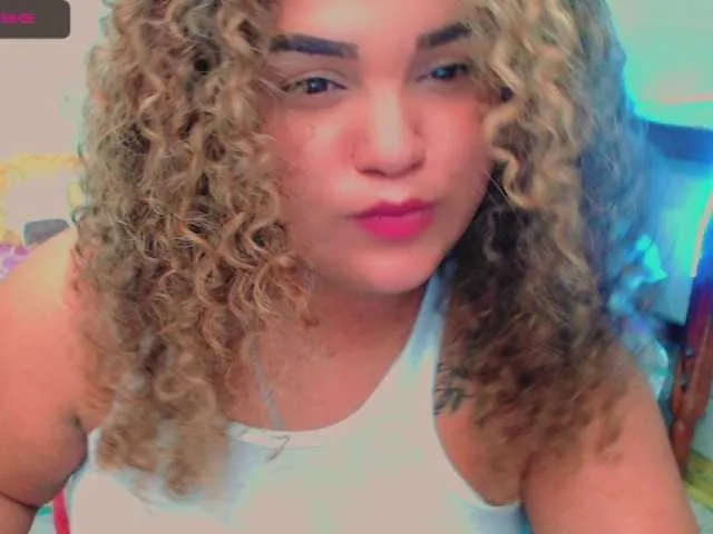 Live sex webcam photo for aishaaovit #272988460