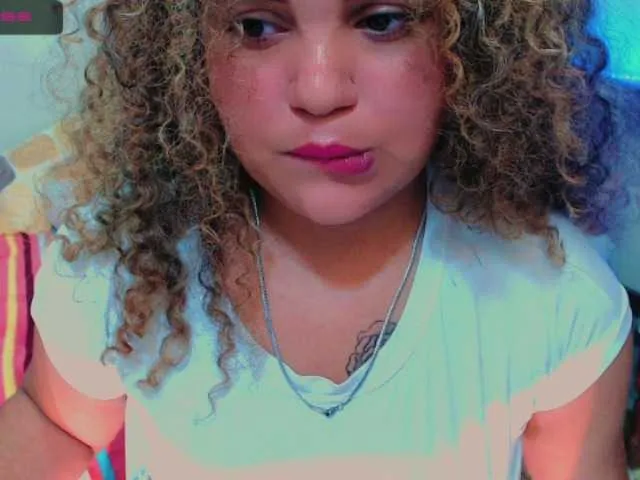 Live sex webcam photo for aishaaovit #273052185