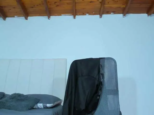 Live sex webcam photo for akemii-23 #275539845