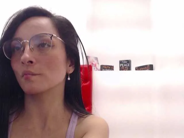 Live sex webcam photo for alanaa2 #275451970