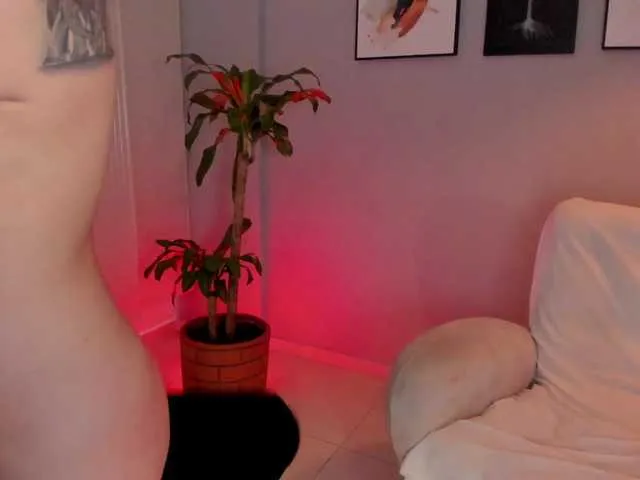 Live sex webcam photo for alanasmiith1 #280696669