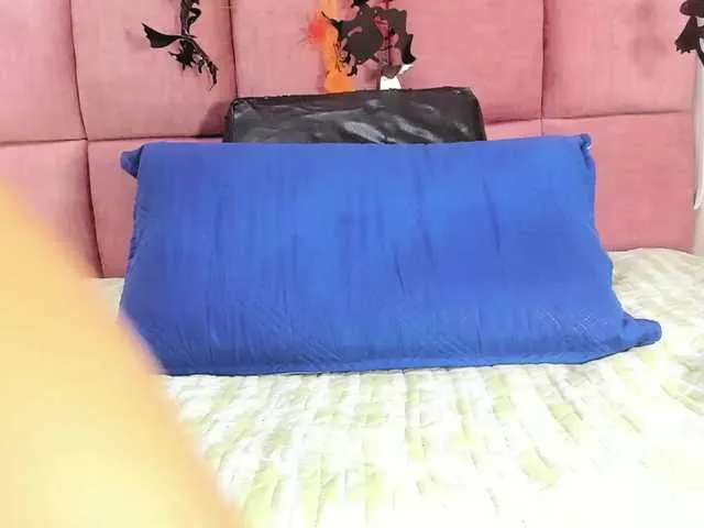 Live sex webcam photo for ale-evanz #276578823