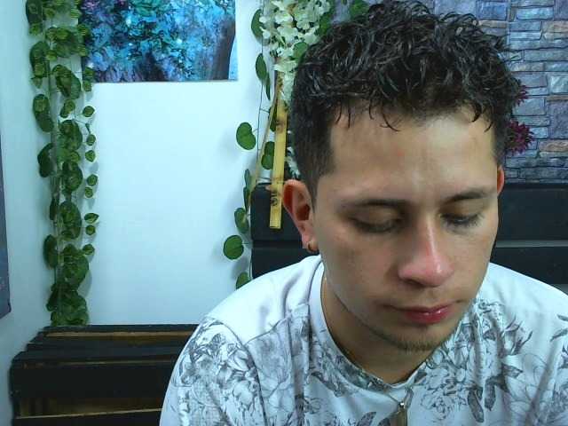 Live sex webcam photo for alec-thobias #274488832