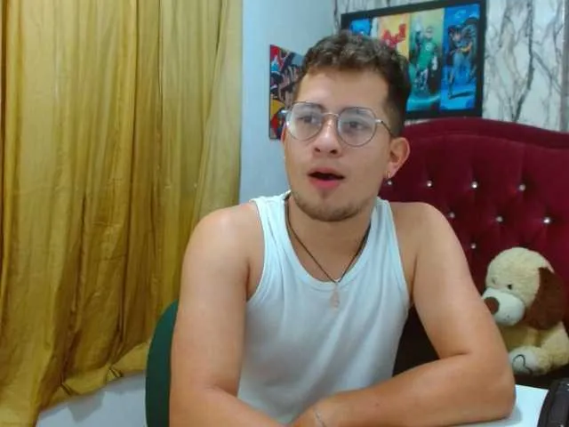 Live sex webcam photo for alec-thobias #275568749