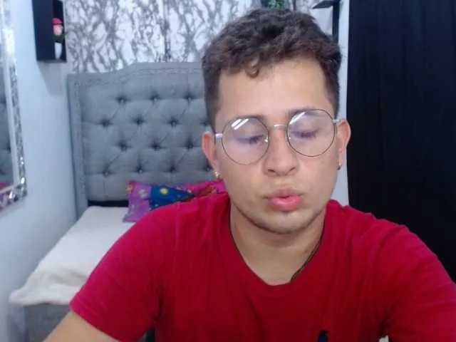 Live sex webcam photo for alec-thobias #275585483