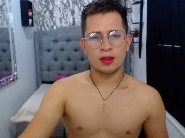 Live sex webcam photo for alec-thobias #275590997