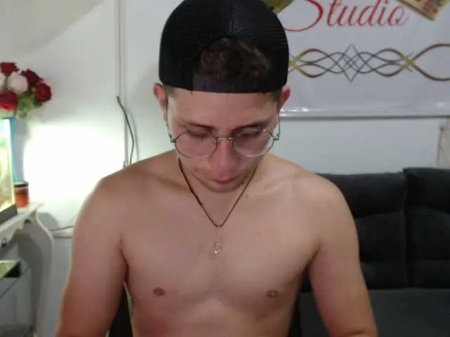 Live sex webcam photo for alec-thobias #275606701