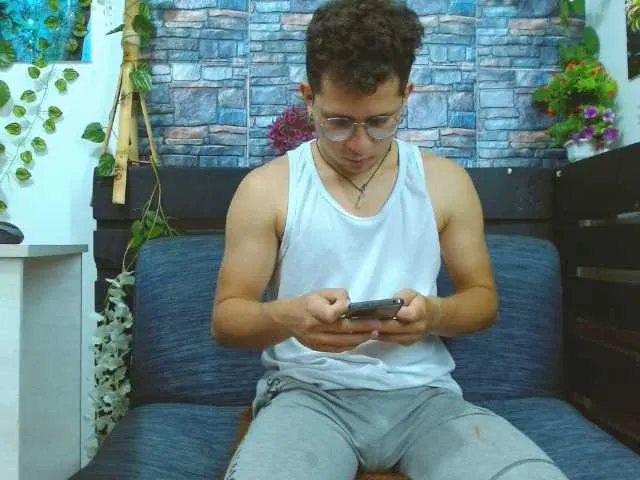 Live sex webcam photo for alec-thobias #275640690