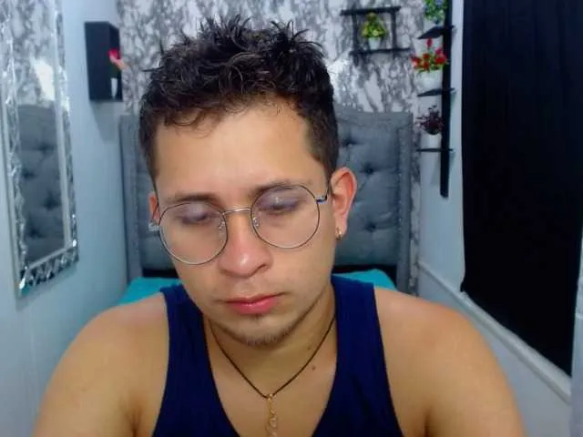 Live sex webcam photo for alec-thobias #275665843