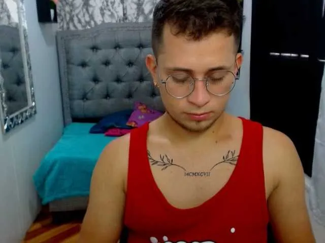 Live sex webcam photo for alec-thobias #275737143