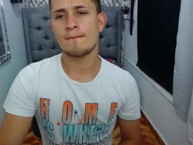 Live sex webcam photo for alec-thobias #275739112