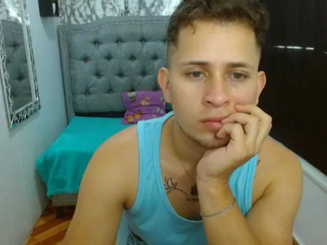 Live sex webcam photo for alec-thobias #276051600