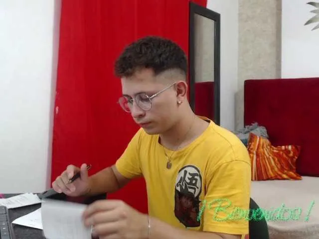 Live sex webcam photo for alec-thobias #276066367