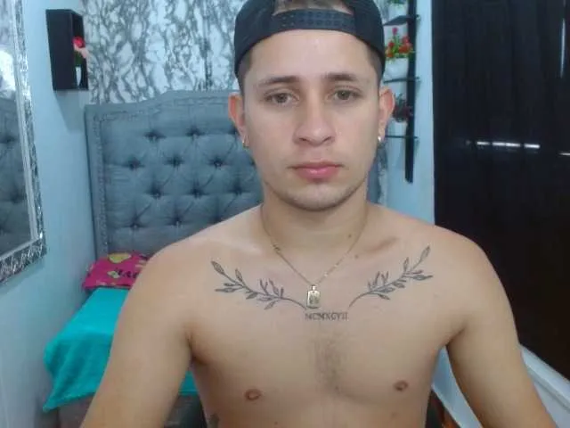 Live sex webcam photo for alec-thobias #276193016