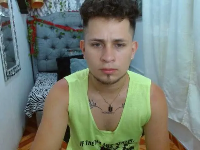 Live sex webcam photo for alec-thobias #277078262