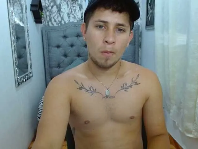 Live sex webcam photo for alec-thobias #277381785