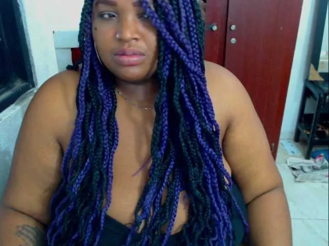 Live sex webcam photo for aleeinvein12 #275343296