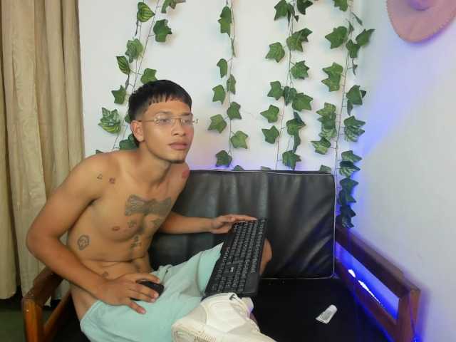 Live sex webcam photo for alefraduos #277358272