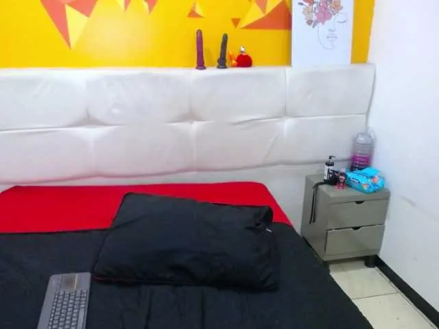 Live sex webcam photo for alejilla-miia #278066215