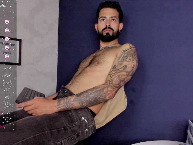 Live sex webcam photo for alejo726 #276469995