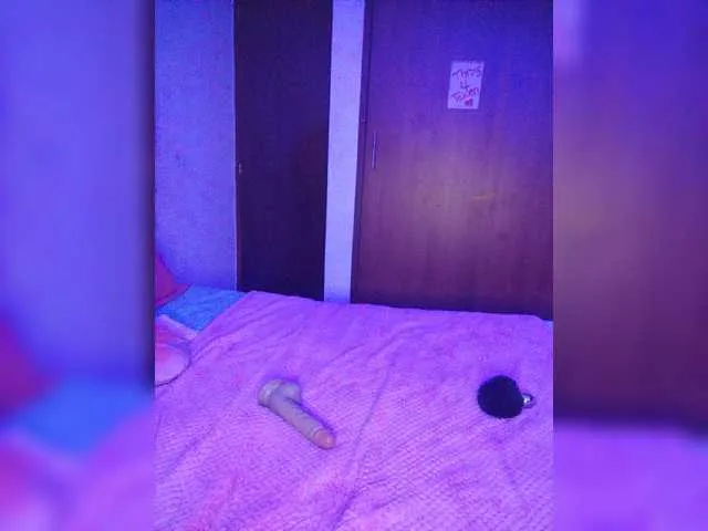 Live sex webcam photo for alelhi826 #272509584