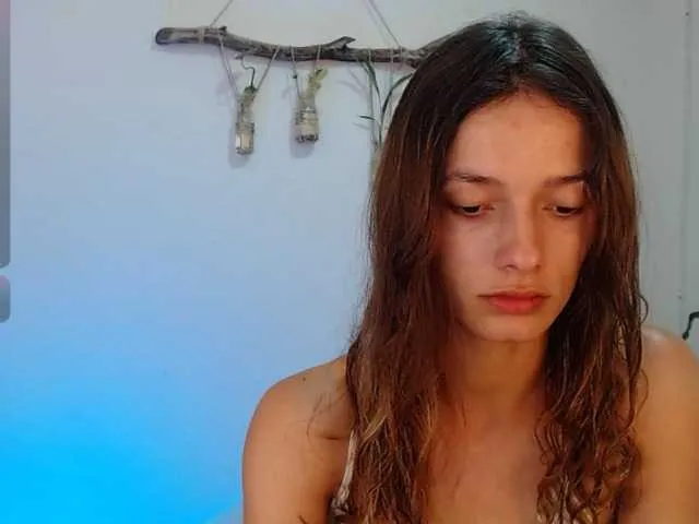 Live sex webcam photo for alessakinky12 #290902366