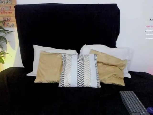 Live sex webcam photo for alessia20 #276631111