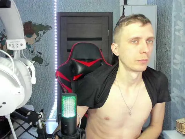 Live sex webcam photo for alex13hot1 #290450313