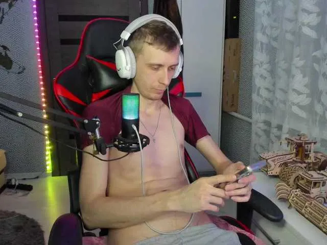 Live sex webcam photo for alex13hot1 #290543827