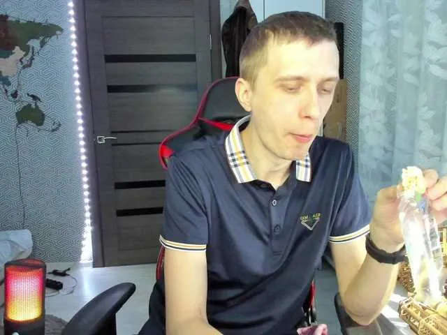 Live sex webcam photo for alex13hot1 #290835861