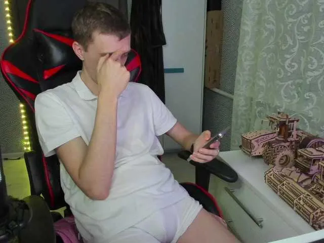 Live sex webcam photo for alex13hot1 #290904430