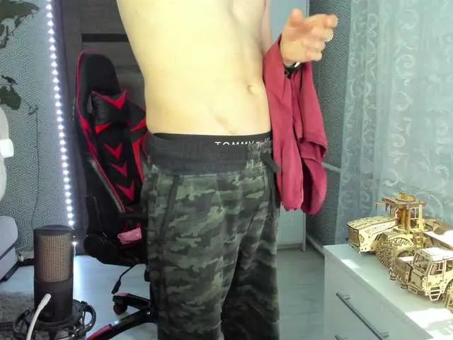 Live sex webcam photo for alex13hot1 #291515687