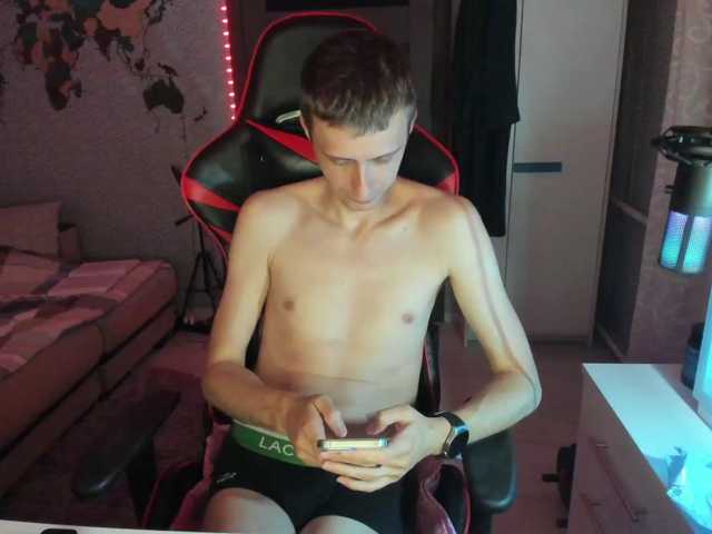 Live sex webcam photo for alex13hot1 #294320455