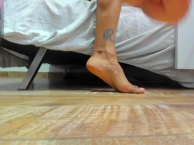 Live sex webcam photo for alexa-sexhot77 #290687536
